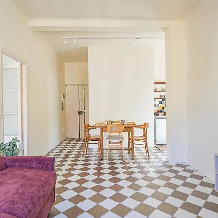 5 Guest - Walk To Train - Cinque Terre - Center