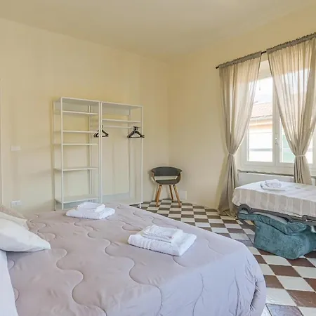 5 Guest - Walk To Train - Cinque Terre - Center *